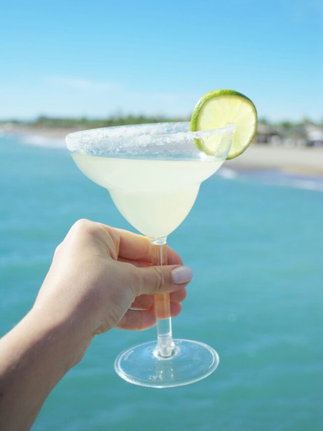 Craving a refreshing drink for the hot summers? How’bout A Classic Margarita!